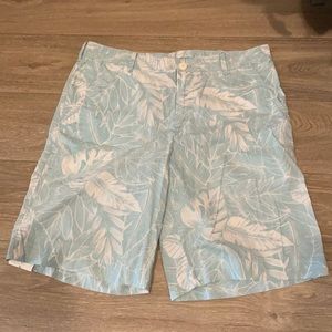 Men Izod Saltwater Palm Shorts
